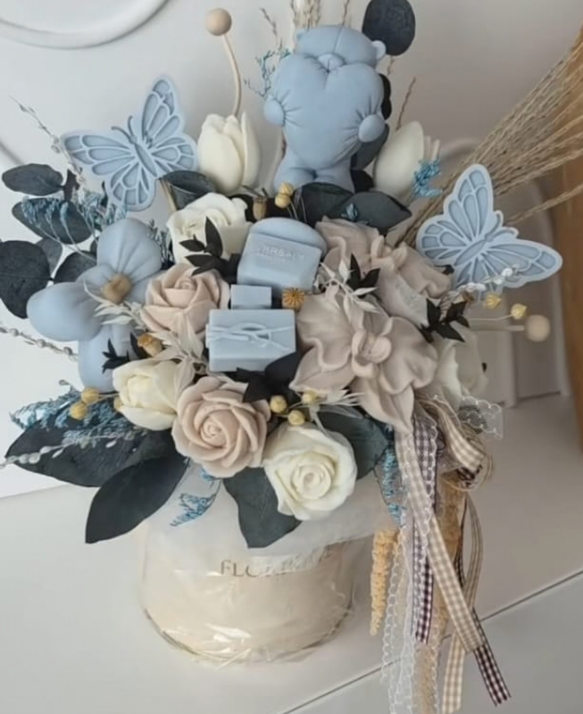 Customized Candle Basket & Bouquet